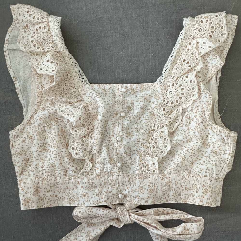 American Eagle Floral Ruffle Top